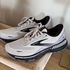 Brooks Adrenaline GTS Women's Running Shoes in Light Gray/Lavender Sz 8.5